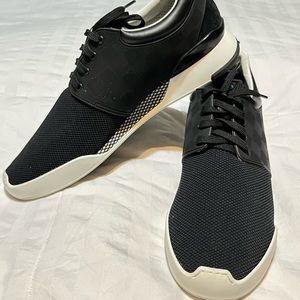 Mens Louis Vuitton Sneaker sz9